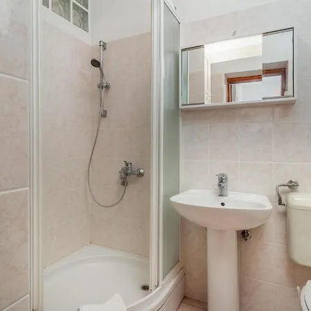 Apartamento Beautiful In With Wifi
